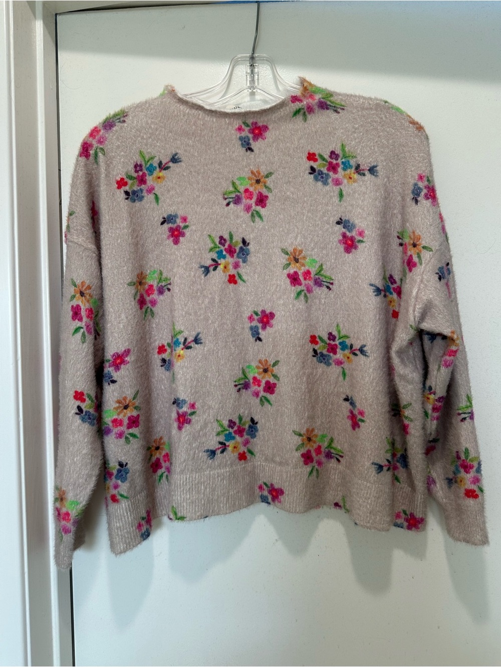 NATURAL LIFE Floral Crewneck Sweater in Light Taupe w Multicolor Flowers XS/S